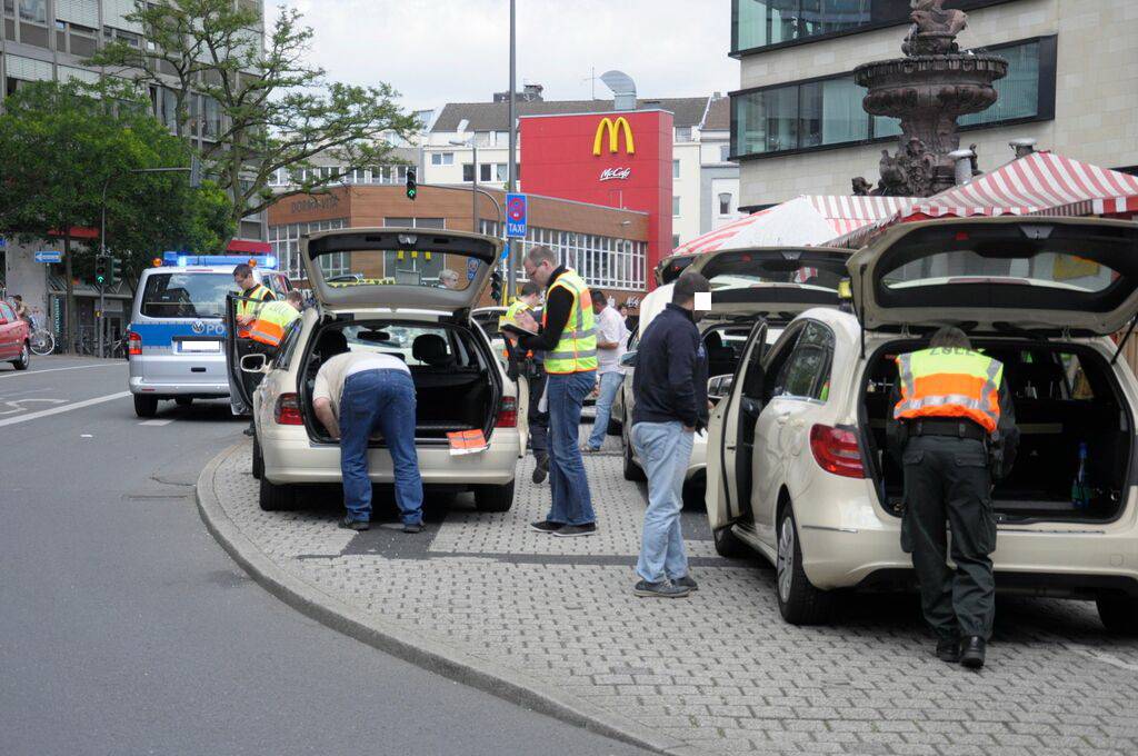 Taxis und Fahrer unter der Lupe