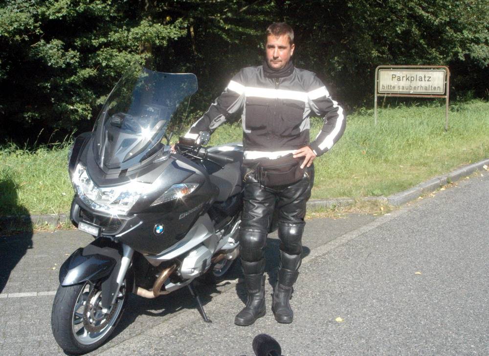  Polizei-Motorrad mit Lasergerät, hier beim Einsatz in der Kohlfurth. 