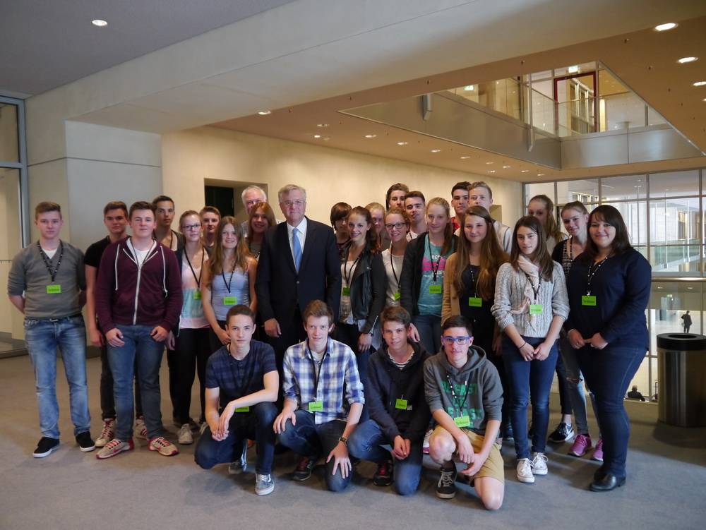 St.-Anna-Schüler diskutierten mit Hintze