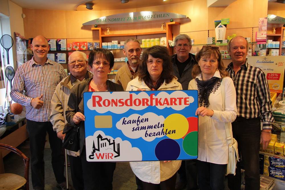  Monatsgewinner, die sich ihre Punkte abholen. 