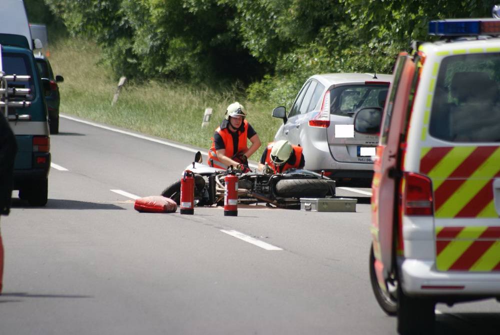  Einsatzkräfte an der Machine. 
