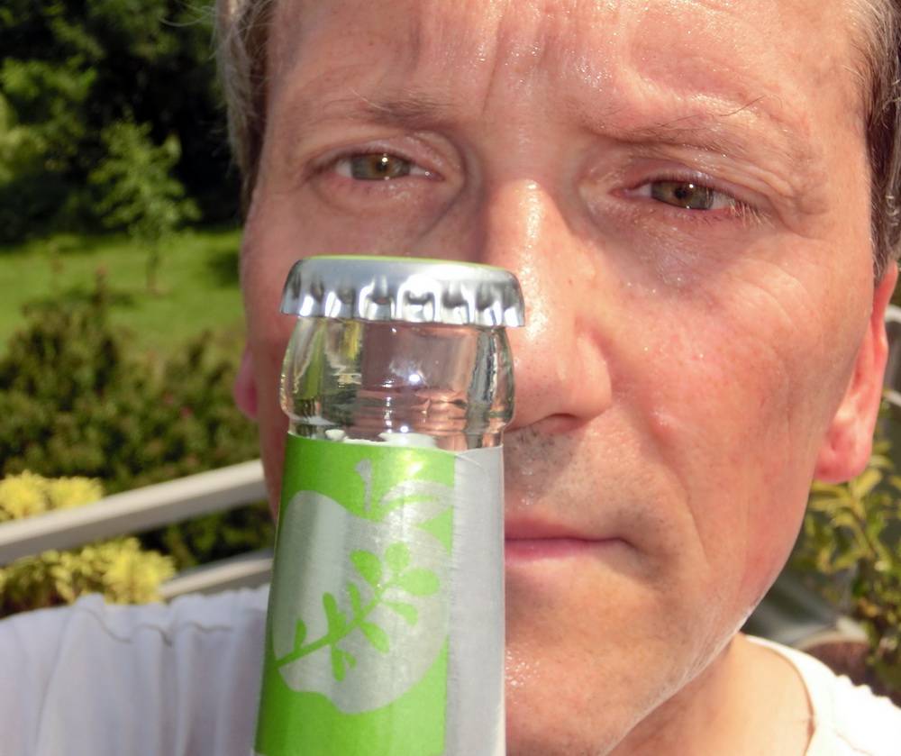 „Hier ein Selfie nach getaner Arbeit bei 37 Grad Celsius ....... Warten auf das...