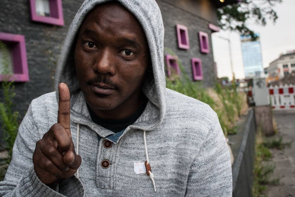  „Ich habe gleich wieder die Melancholie über dieser Stadt gespürt. Dabei ist Wuppertal so schön“, sagt Ono hier vor dem Club „Lotus“ am Döppersberg. 