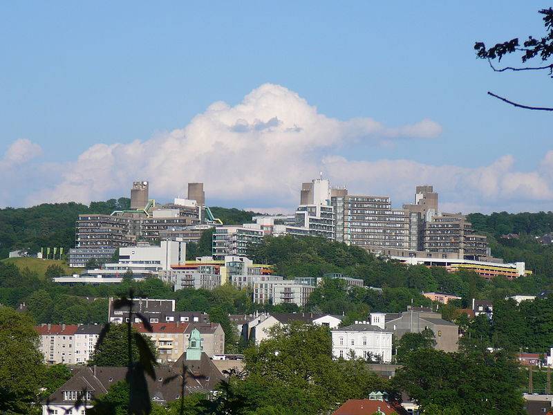  Die Bergische Uni auf dem Grifflenberg. 