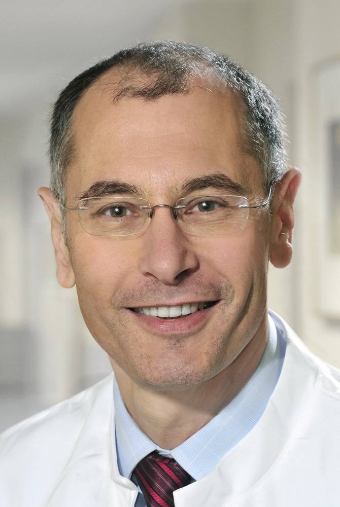  Prof. Dr. med. Melchior Seyfarth, Chefarzt der Kardiologie. 