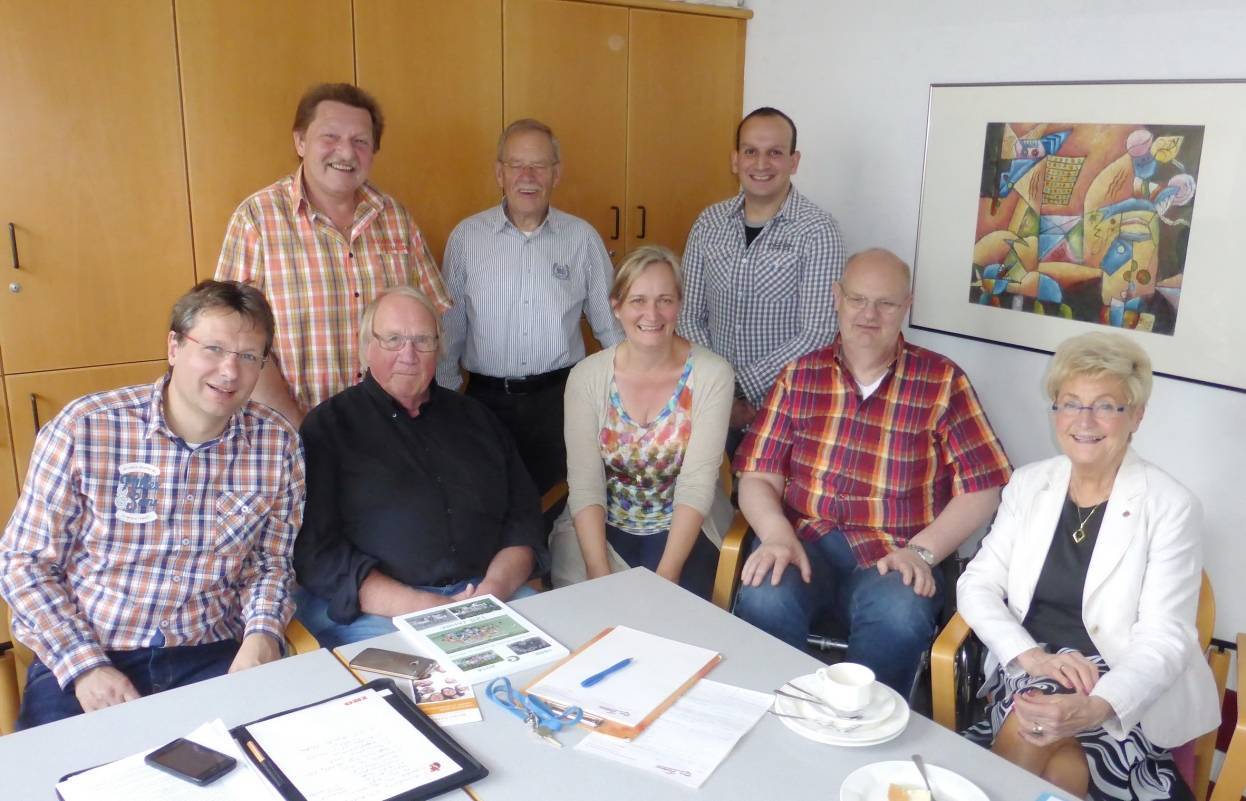  Der Vorstand des Bürgerforums Oberbarmen (von links nach rechts): Bernd Schäckermann, Udo Wiebel, Hans-Erich Richling (ausgeschiedener bisheriger Vorsitzender), Jürgen Eckhardt, Iris Colsman, Aydin Orhun, Bernd Engels und Christel Simon. Beim Fototermin fehlte Vorstandsmitglied Yavus Aktas. 