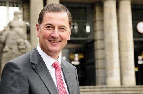  Wuppertals OB Peter Jung. 