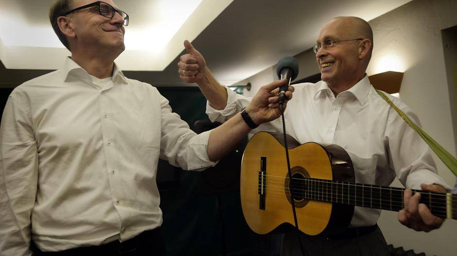 Ein Lied, zwei, drei: Andreas Mucke und Sozialdezernent Dr. Stefan...
