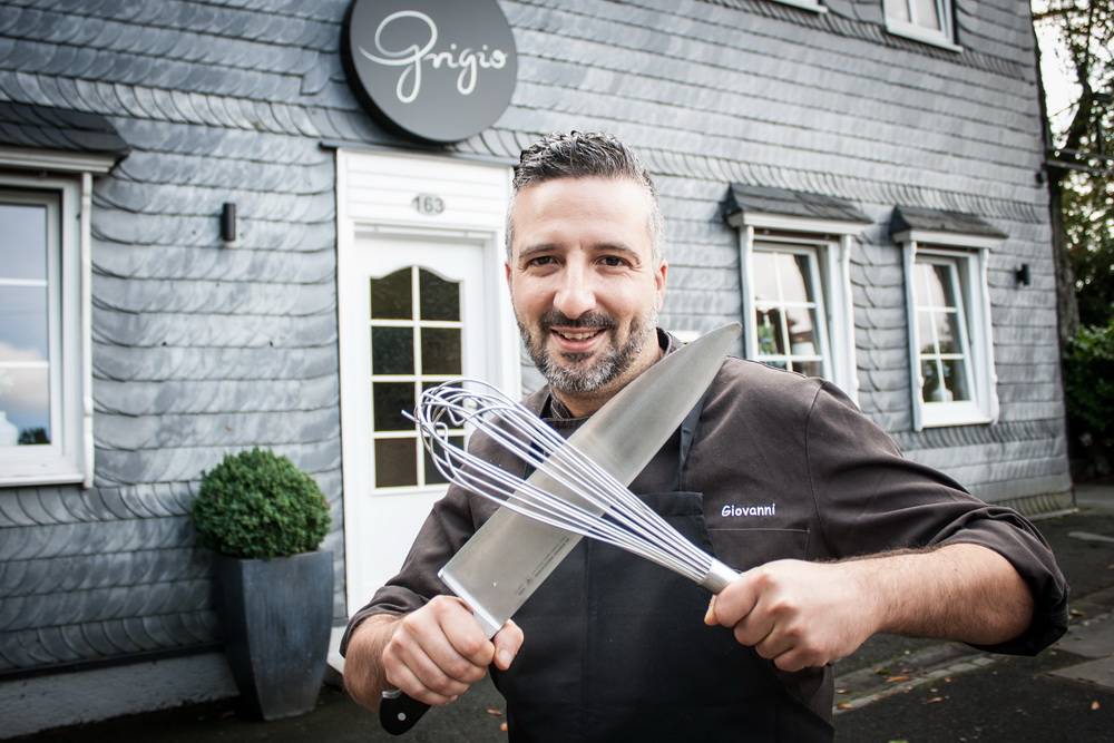  Giovanni d’Aquila kocht im „Grigio“ In der Beek — und im Sat.1-Studio in prominenter Begleitung um 50.000 Euro und ein eigenes Kochbuch. 