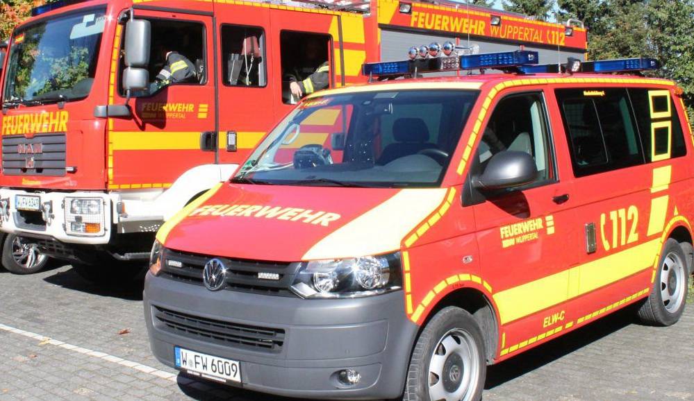  Die Feuerwehr hatte die Flammen nach einer Weile unter Kontrolle. 