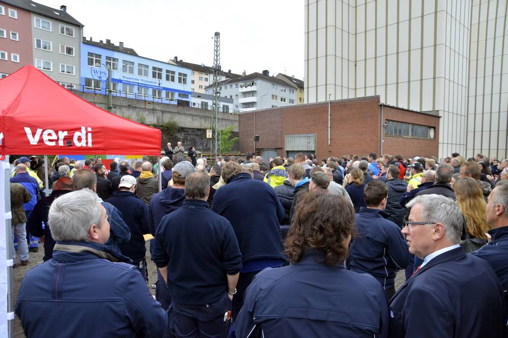  Rund 300 Beschäftigte waren dem Aufruf zur Demo gefolgt. 