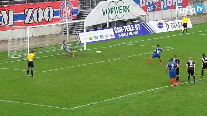  Gaetano Manno verwandelt den Elfer zum 2:0. 