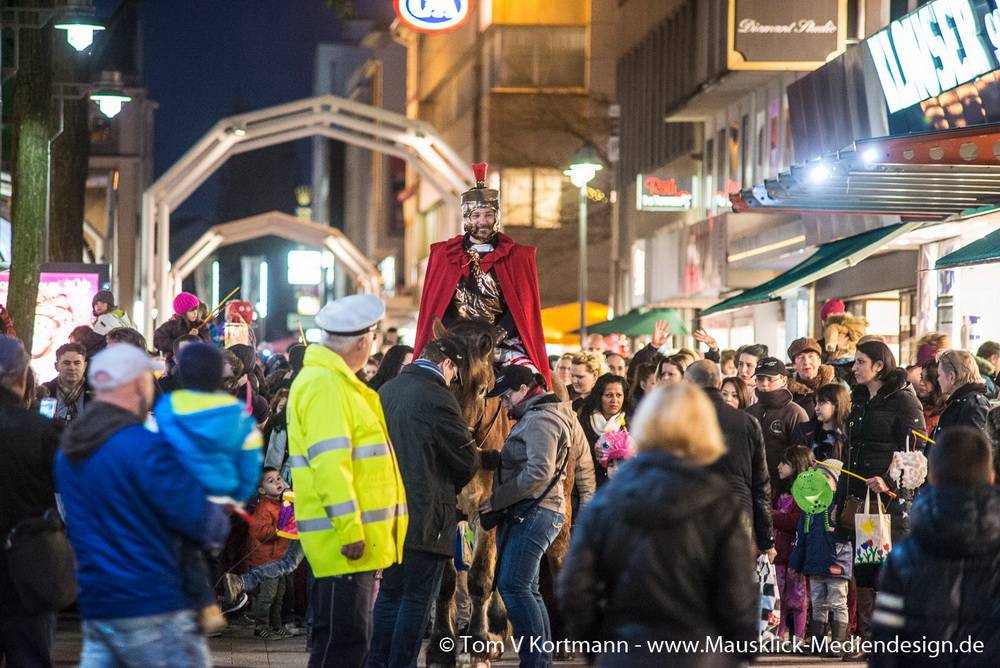  Der Martinszug wird am Dienstag wieder Tausende große und kleine Besucher nach Barmen locken. 