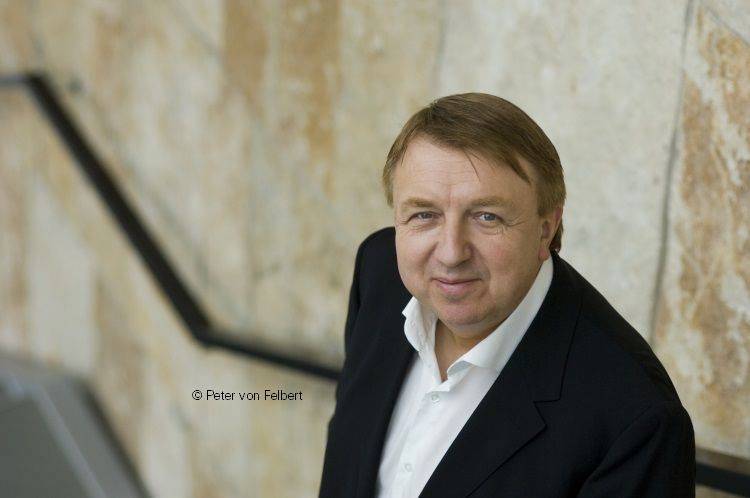  In "Rom, Villa Massimo", dem neuesten Buch von Hanns-Josef Ortheil, geht es um einen Lyriker aus Wuppertal. 