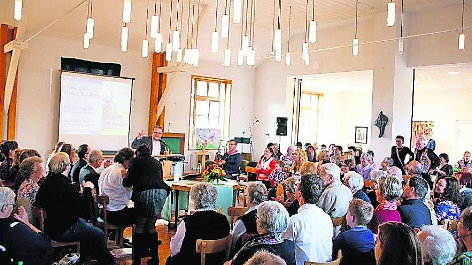  Zahlreiche Besucher kamen am vergangenen Sonntag zur Besichtigung der neuen Räume im „Haus für Alle“. 