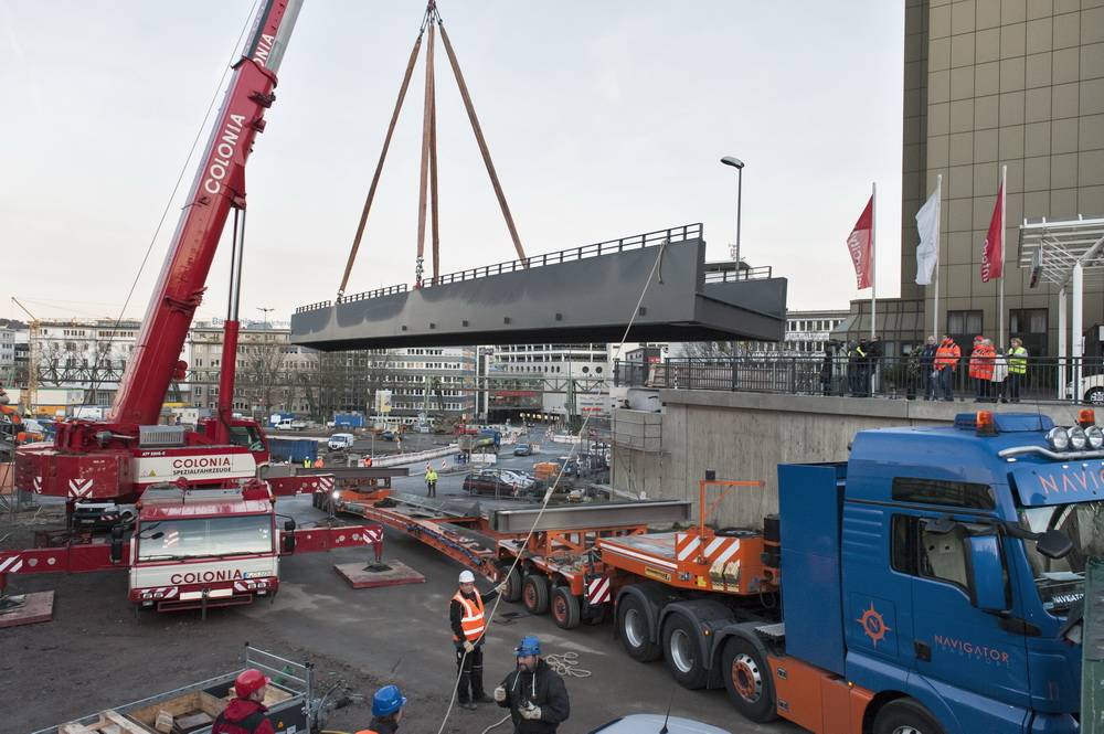 Döppersberg: 65-Tonnen-Brücke vor Ort