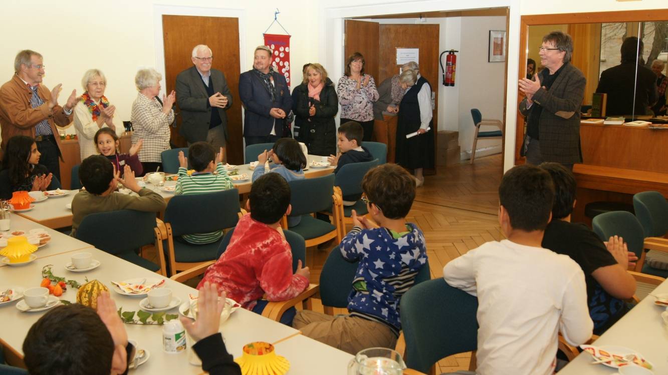  „Großer Bahnhof“ mit vielen Gästen beim Fest zum fünfjährigen Bestehen des Unterbarmer „Kindertellers“. 