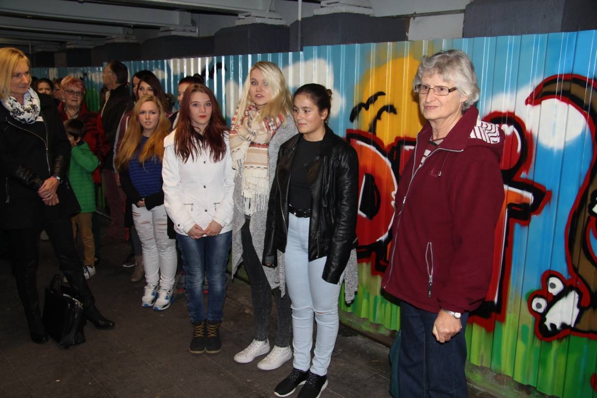  Jetzt wieder geöffnet — und schön: Die kunstvoll gestaltete und von vielen Mitstreitern sanierte Unterführung am Heidter Berg. 