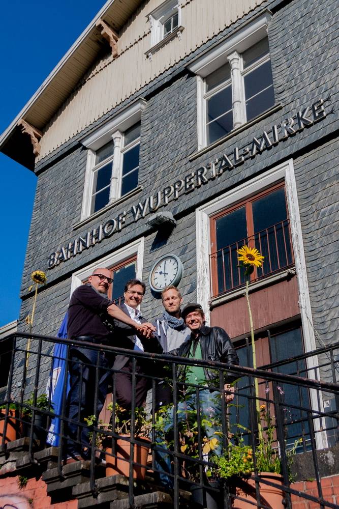  Zusammenarbeit (v.li.): Oliver Francke (Vorstandsvorsitz Utopiastadt e.V.), Dr. Martin Hebler (Geschäftsführung W-Tec), Christian Hampe (Projektentwickler und Geschäftsführung Utopiastadt gGmbH) und David J. Becher (Vorstand Utopiastadt e.V.). 