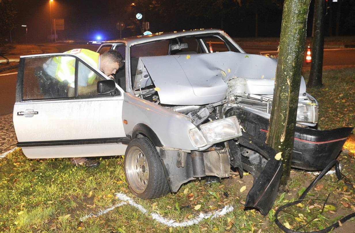 Nach Discobesuch gegen Baum