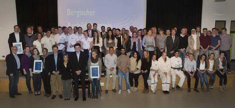  Gruppenbild mit den Ausgezeichneten. 