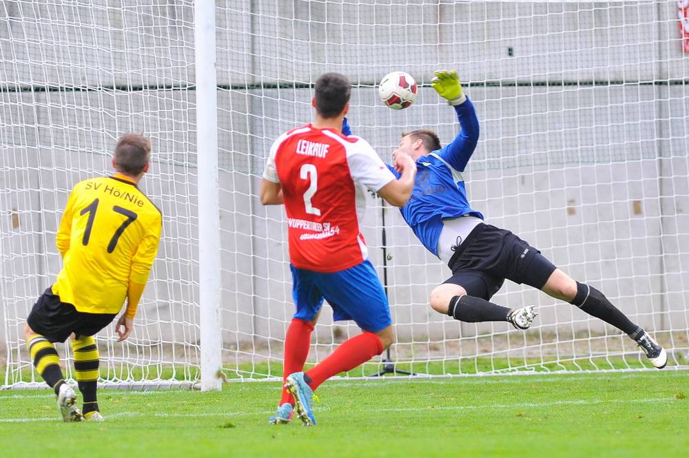  Davide Leikauf hämmert den Ball zum 5:1-Endstand in die Maschen. 