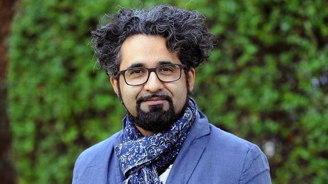  Professor Ahmad Karimi lehrt an der Uni Münster — und hat ein Buch mit dem Titel „Osama Bin Laden schläft bei den Fischen“ geschrieben. 