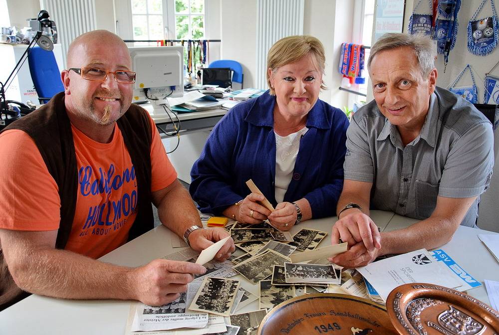  Peter Keller (re.) bekam im seinem Büro in der ehemaligen Stadiontribüne auch vom "Trödelking" (li.) Besuch. 