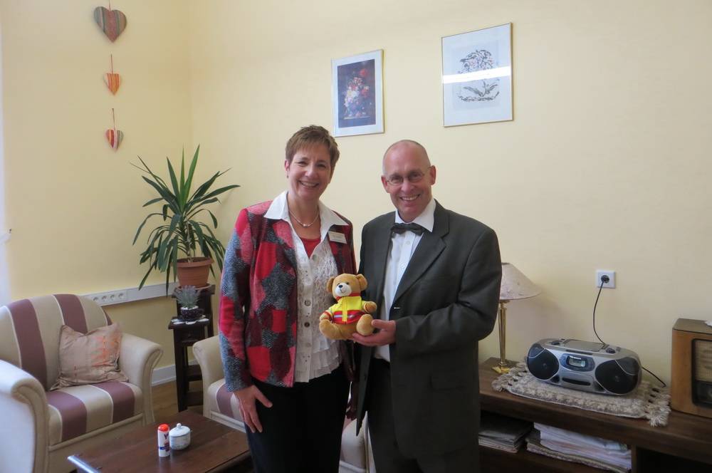  Unser Bild zeigt ASB-Geschäftsführerin Anne Paweldyk mit Wuppertals Sozialdezernent Stefan Kühn, der bei der Eröffnung mit von der Partie war. 