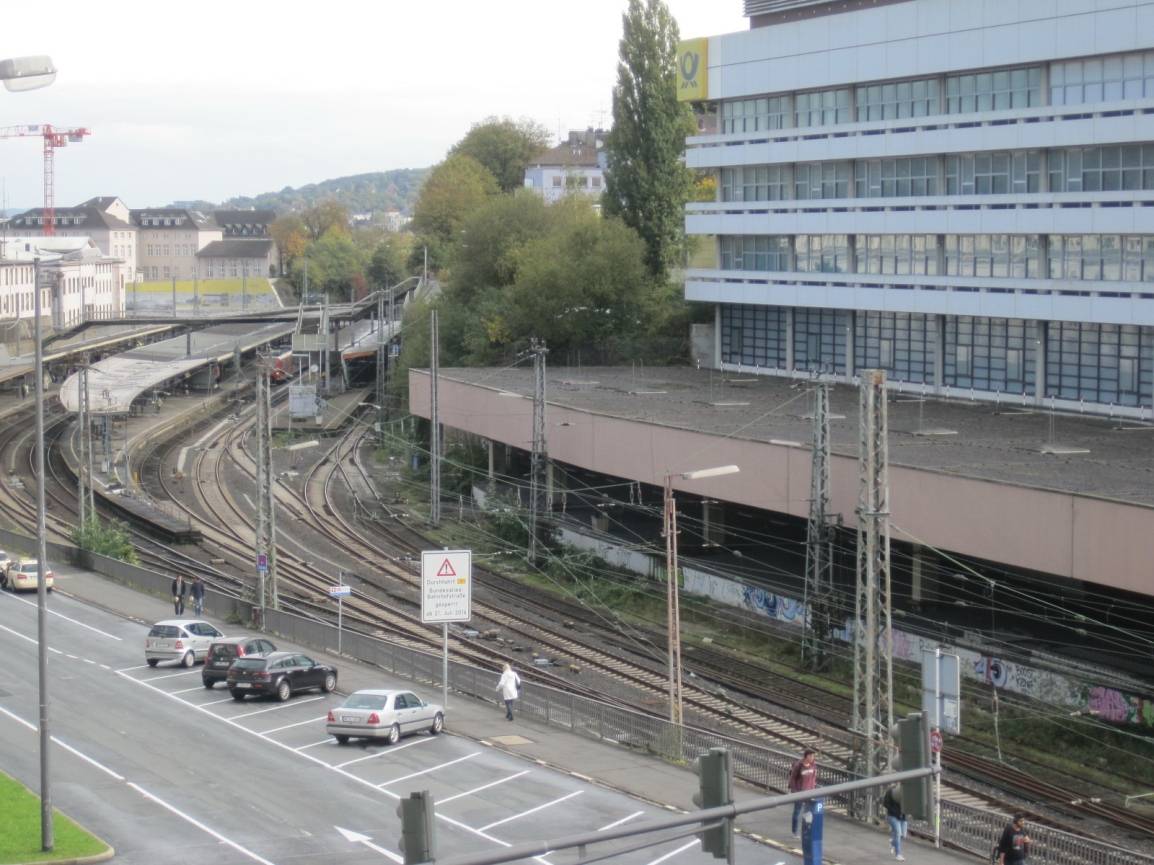  Bitte umsteigen - der Wuppertaler Hauptbahnhof. 