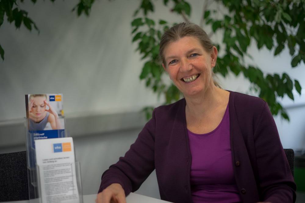  Angelika Schlemmer kümmert sich an der Bergischen VHS um Menschen, die nicht lesen und schreiben können. 
