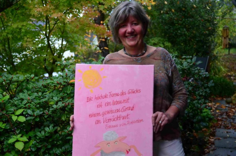  Eva-Maria Böttcher findet heute, dass es keine gute Idee ist, total normal zu sein. Sie hält es mit Erasmus von Rotterdam, der einmal geschrieben hat: "Die höchste Form des Glücks ist ein Leben mit einem gewissen Grad an Verrücktheit." 