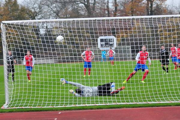 Kapitän Dennis Schmidt verwandelte den Handelfmeter