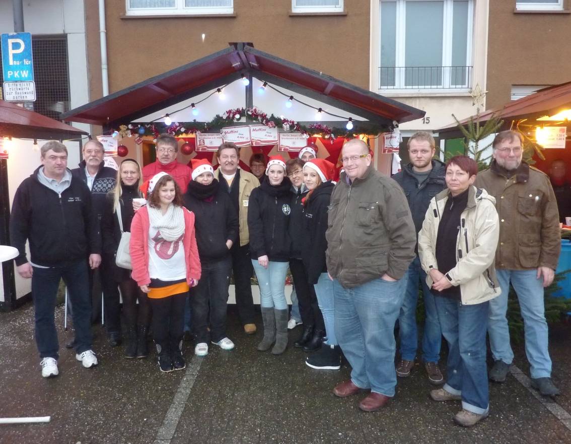  Die Macher des kleinen Heckinghauser Weihnachtsmarktes freuen sich auf viele Gäste. 