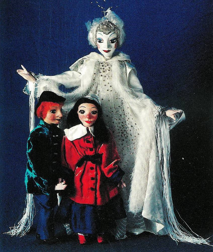  Die Schneekönigin mit den Kindern. 