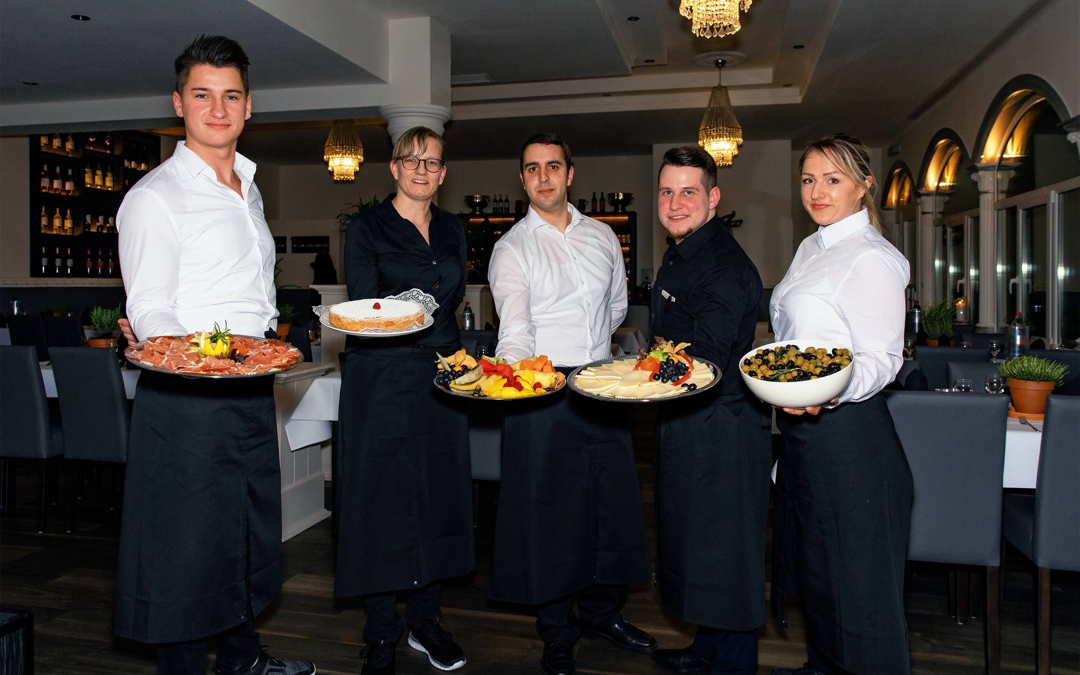  Das Team des spanisch-portugisischen Restaurants Castello auf der Hatzfelder Straße.  