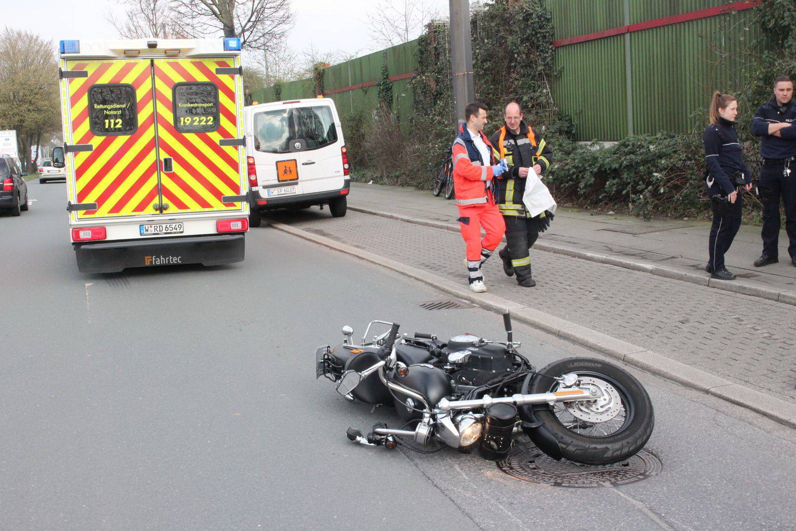 Wuppertal: Motorradfahrer schwer gestürzt