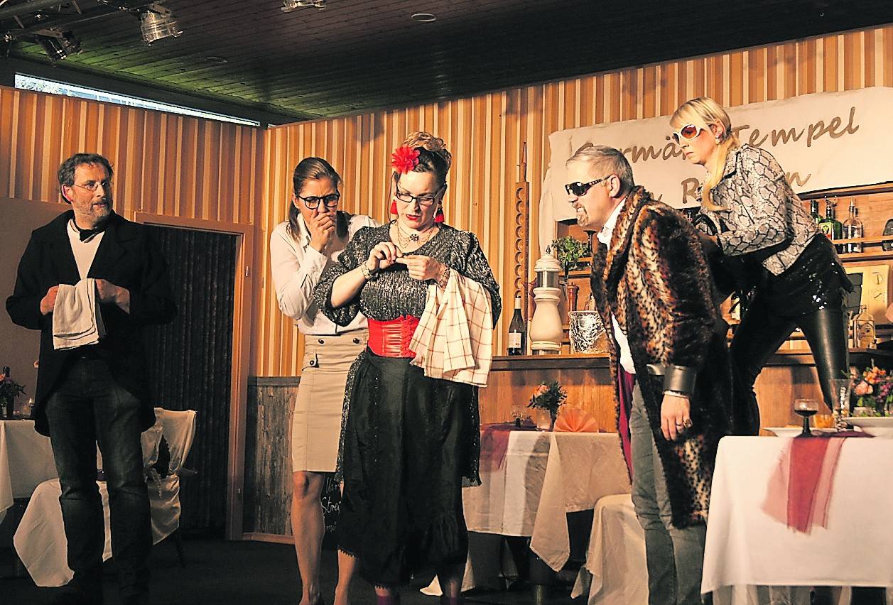  Schwer was los ist auf der „Ulk“-Bühne im „Gurmäh-Tempel am Röttgen“. 