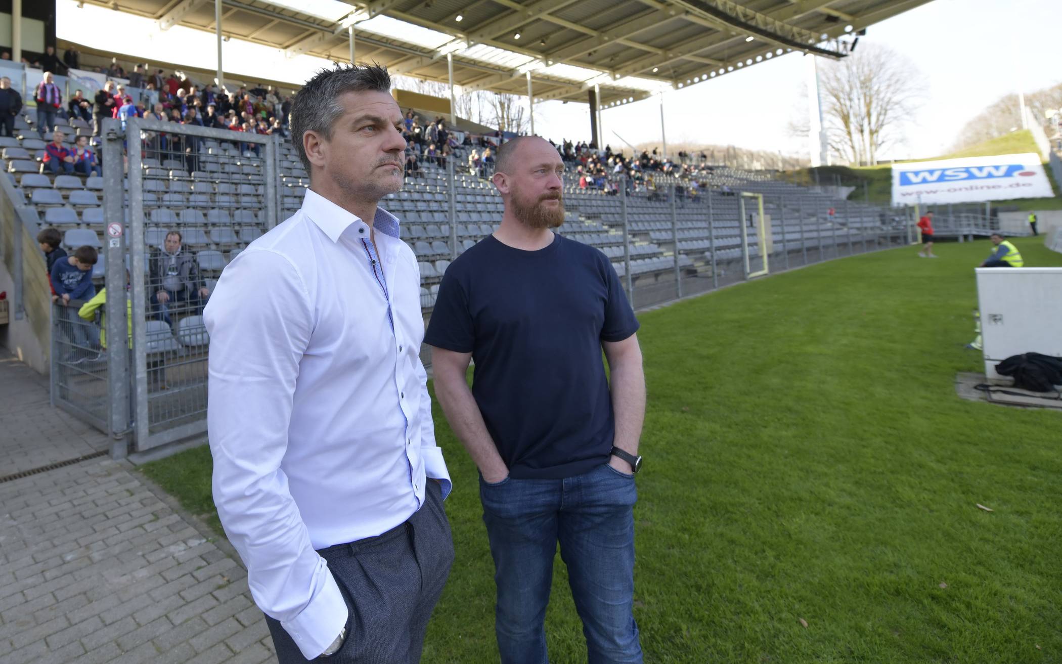 WSV-Sportdirektor Karsten Hutwelker (li.) mit Stadionwart Guido Löhr. 