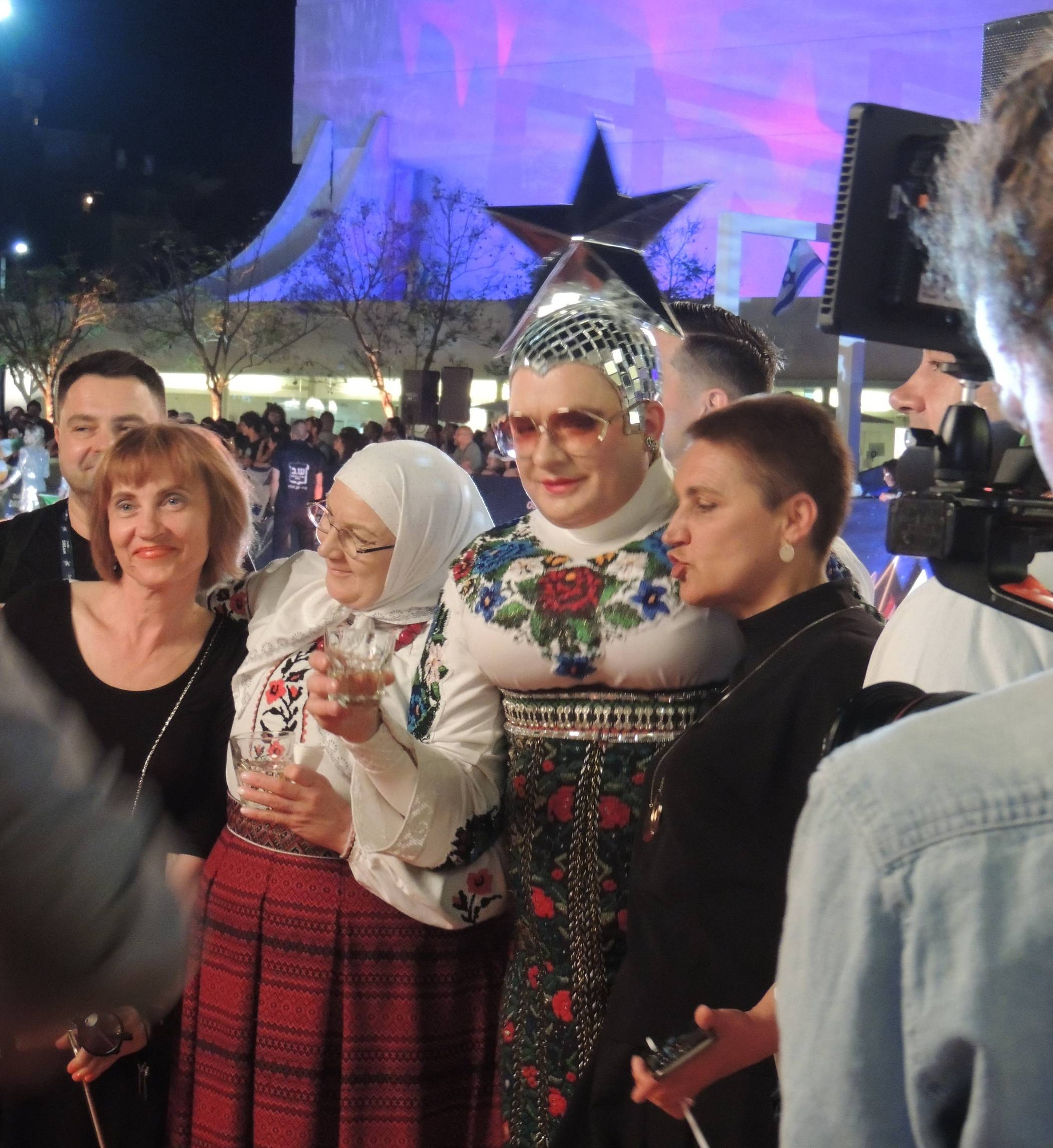 Ja, und eer durfte auch nicht fehlen. Verka Serduchka aus der Ukraine lief mit und...