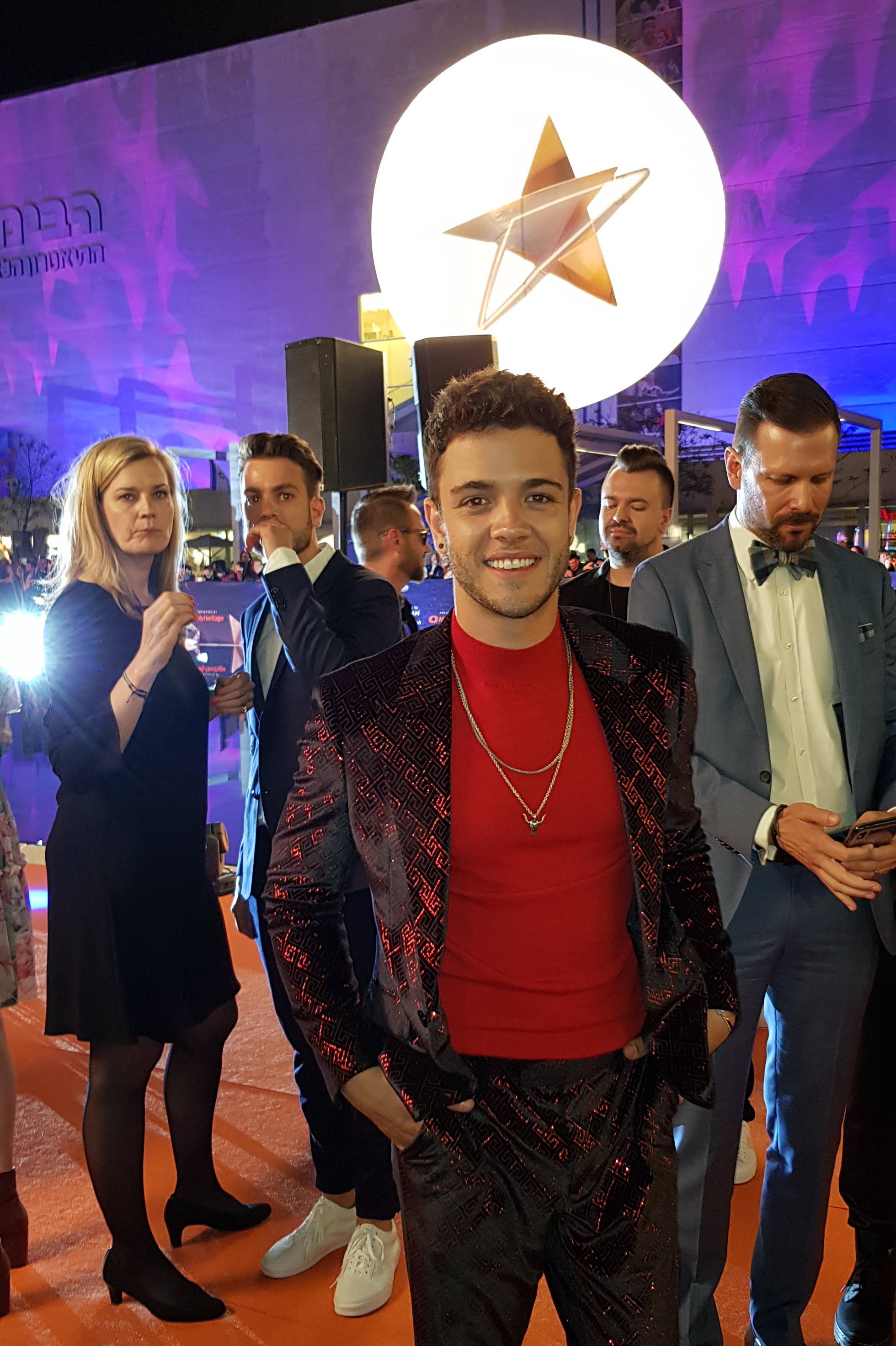 Luca Hänni, der die Schweiz mit "She got me" vertritt und bisher auch zu den Favoriten...