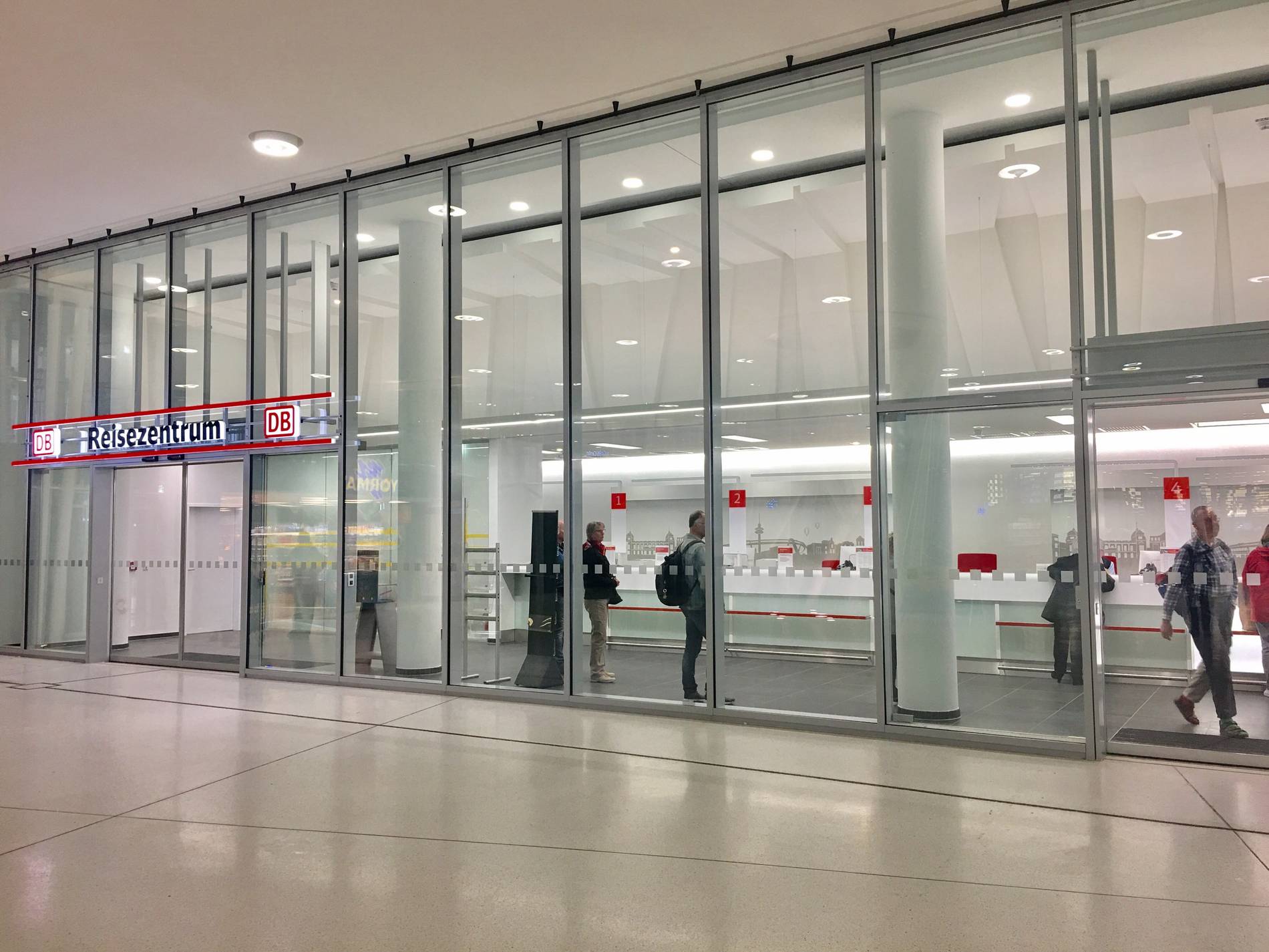 Deutsche Bahn hat Reisezentrum am Wuppertaler Hauptbahnhof