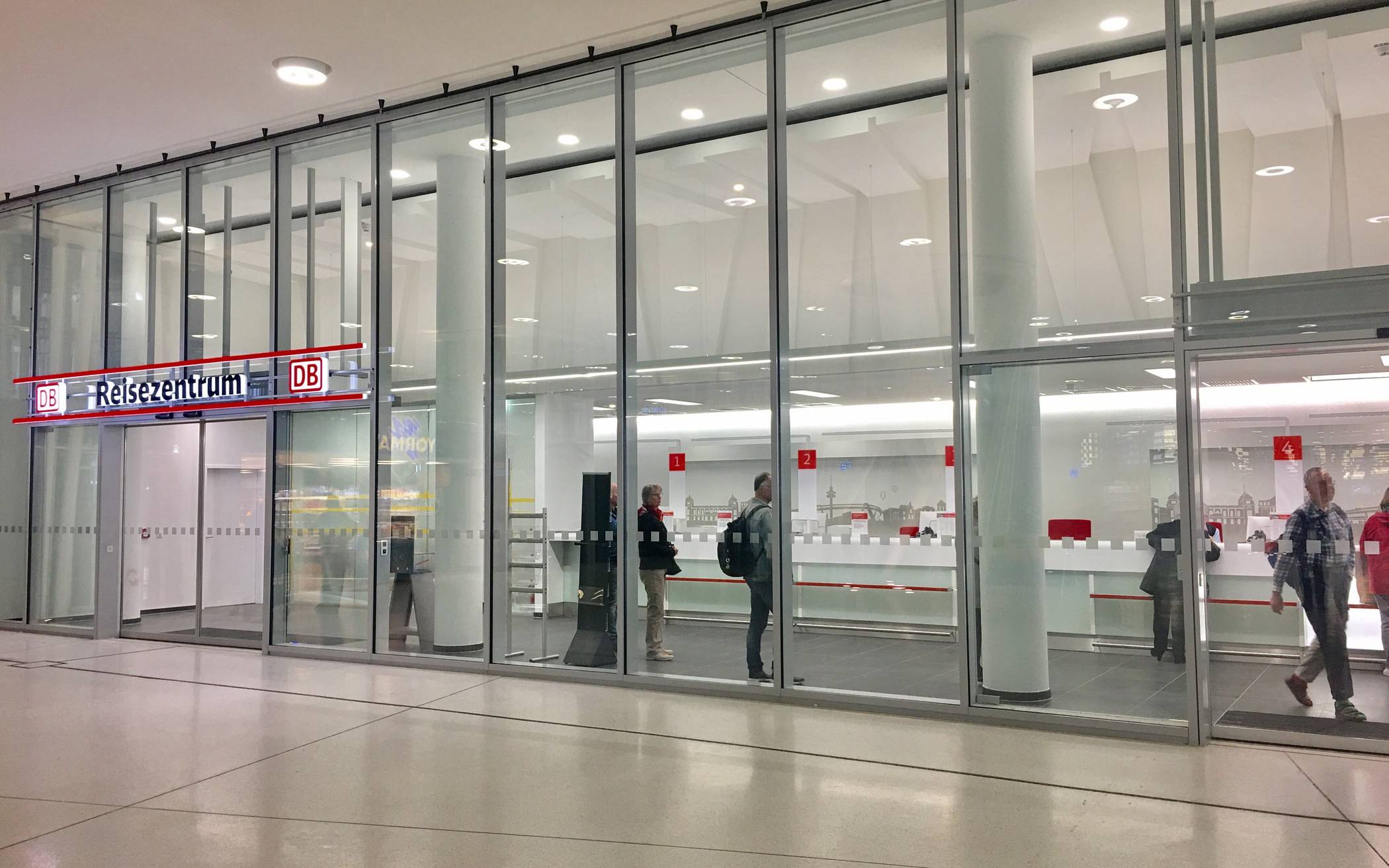 Hauptbahnhof: Bahn hat das Reisezentrum eröffnet