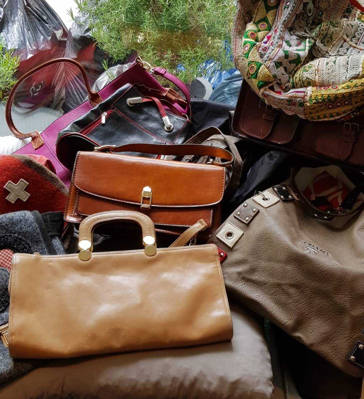 2.100 Handtaschen für das Wuppertaler Frauenhaus
