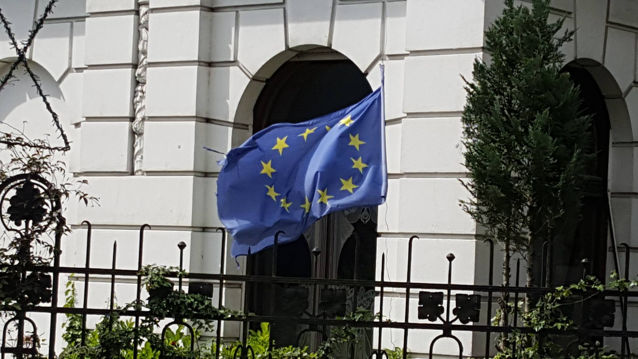 Statement pro Europa: Diese Flagge weht im Elberfelder Hansaviertel nicht nur an Wahlsonntagen, sondern das gesamte Jahr über.