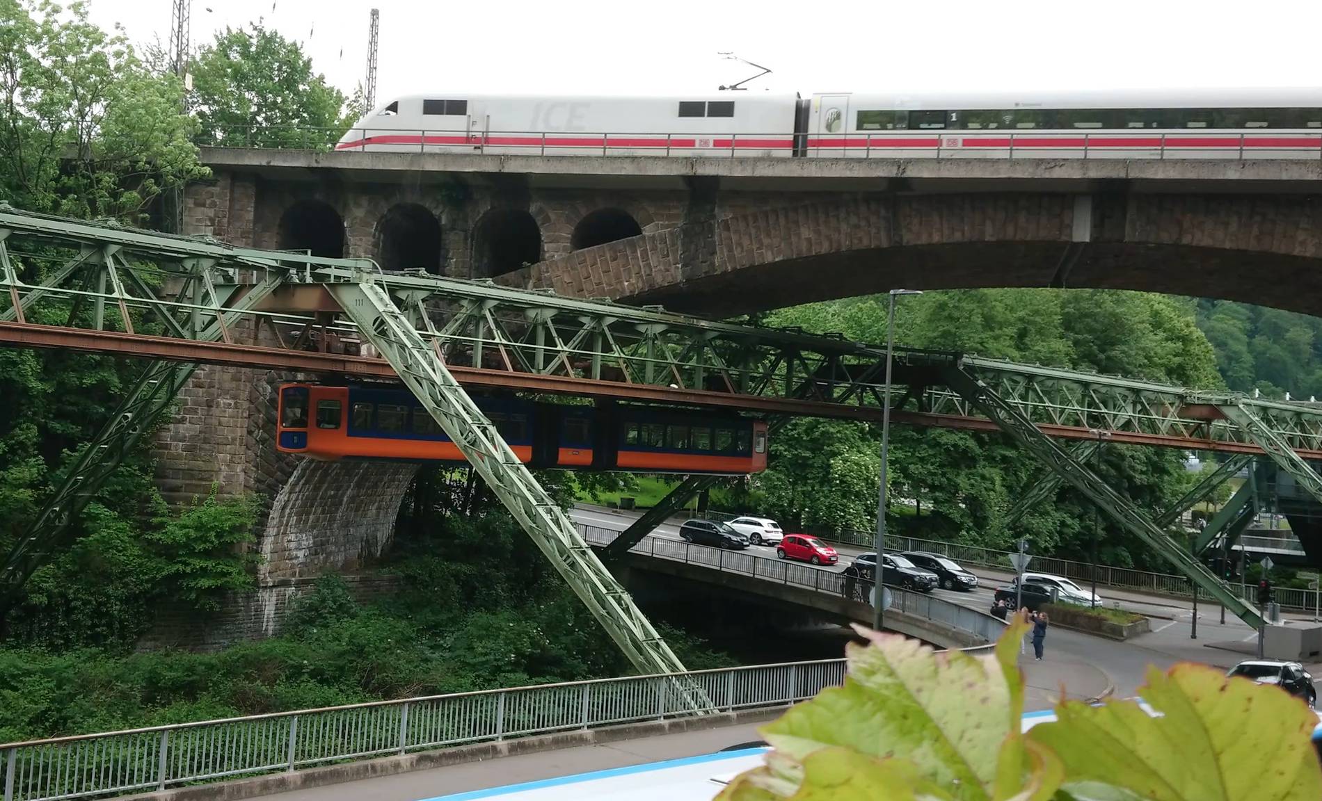pics Wuppertaler Schwebebahn Zeichnung orange blauen wuppertaler schwebebahn
