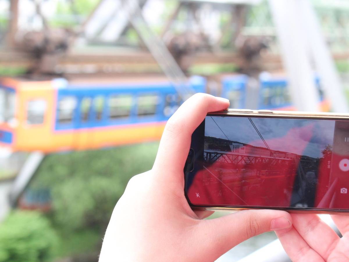 Wuppertaler verabschieden „alte“ Schwebebahn
