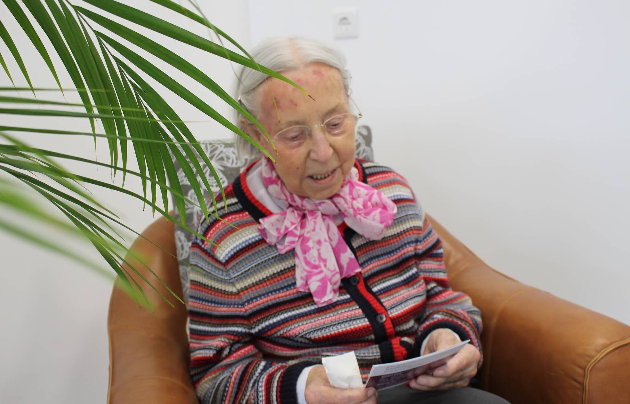 Die Nachmittagsstunden mit einer guten Lektüre zu verbringen, ist für Tagesgast Anne...