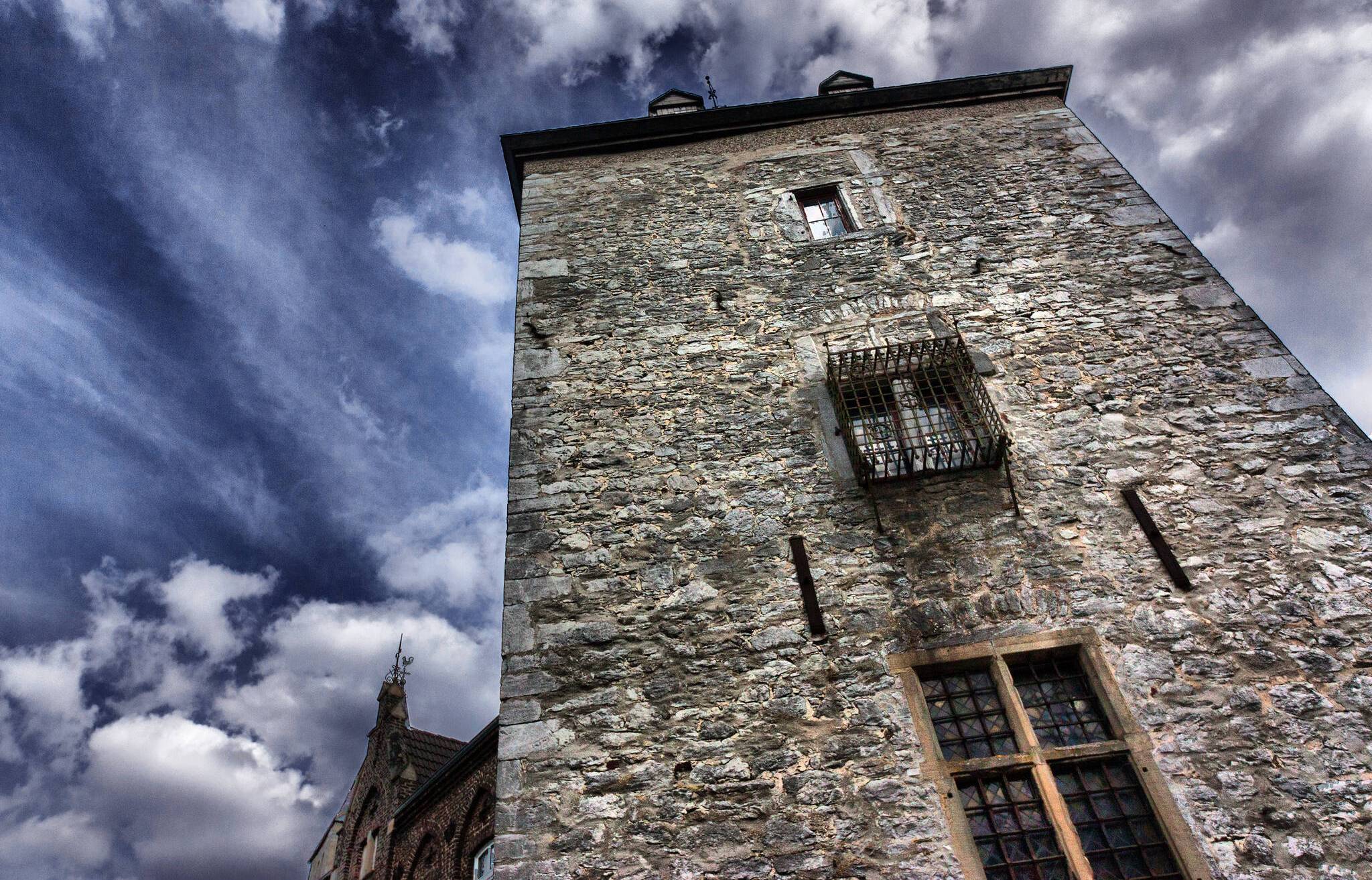 Der Turm von Schöller: Dort wo der  Eisenkäfig ist, war Kopp Hannes eingesperrt.  