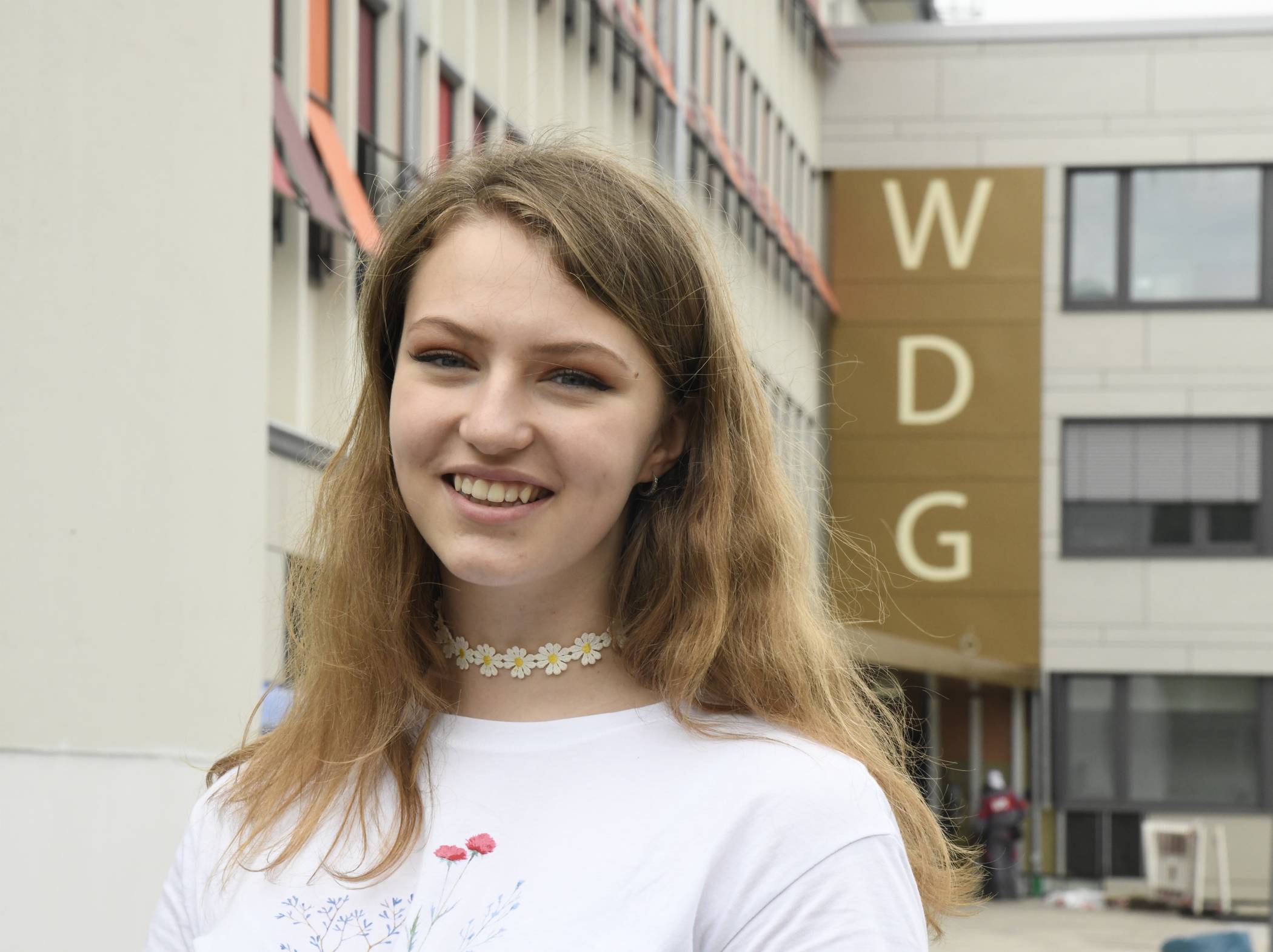  Marina Wereschaev ist 16 Jahre alt und hat die Leistungskurse Sozialwissenschaften und Englisch. Sie setzt sie sich im Jugendrat für junge Interessen in Wuppertal ein. 